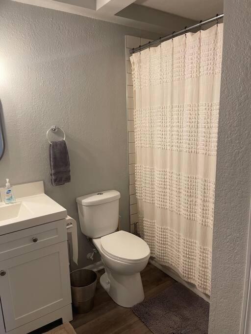 The Delores - 2 Bedroom Apt In Quilt Town, Usa Hamilton Exterior foto
